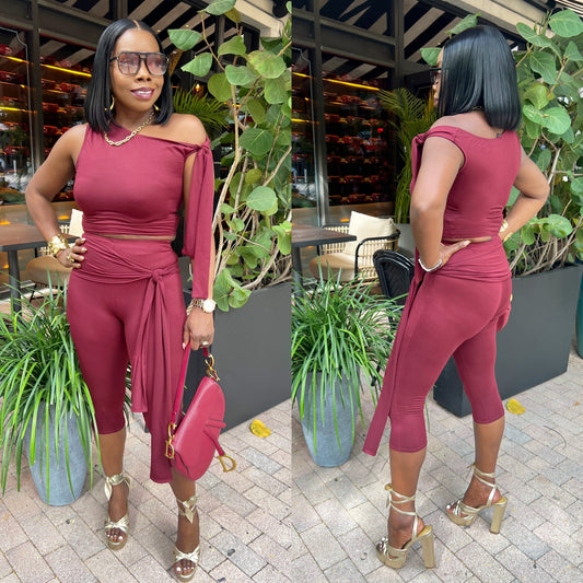Lola Set: Modern Elegance in Rich Burgundy