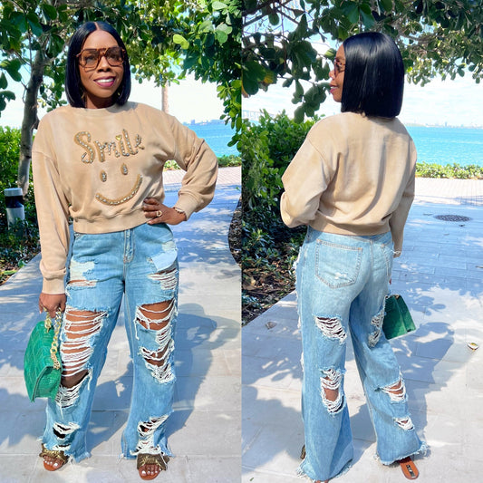 Smile Sweater – Cozy, Versatile, and Full of Sparkle